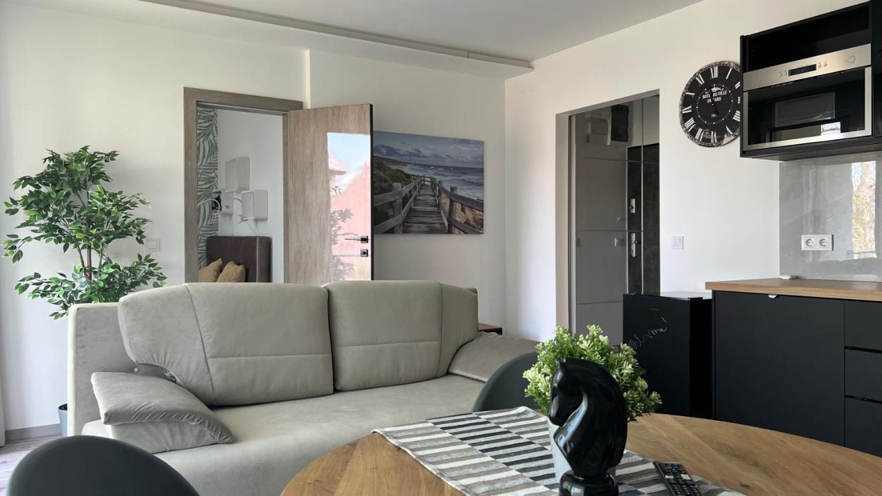Villa Bauhaus Wellness Apartman 202 Siófok Buitenkant foto