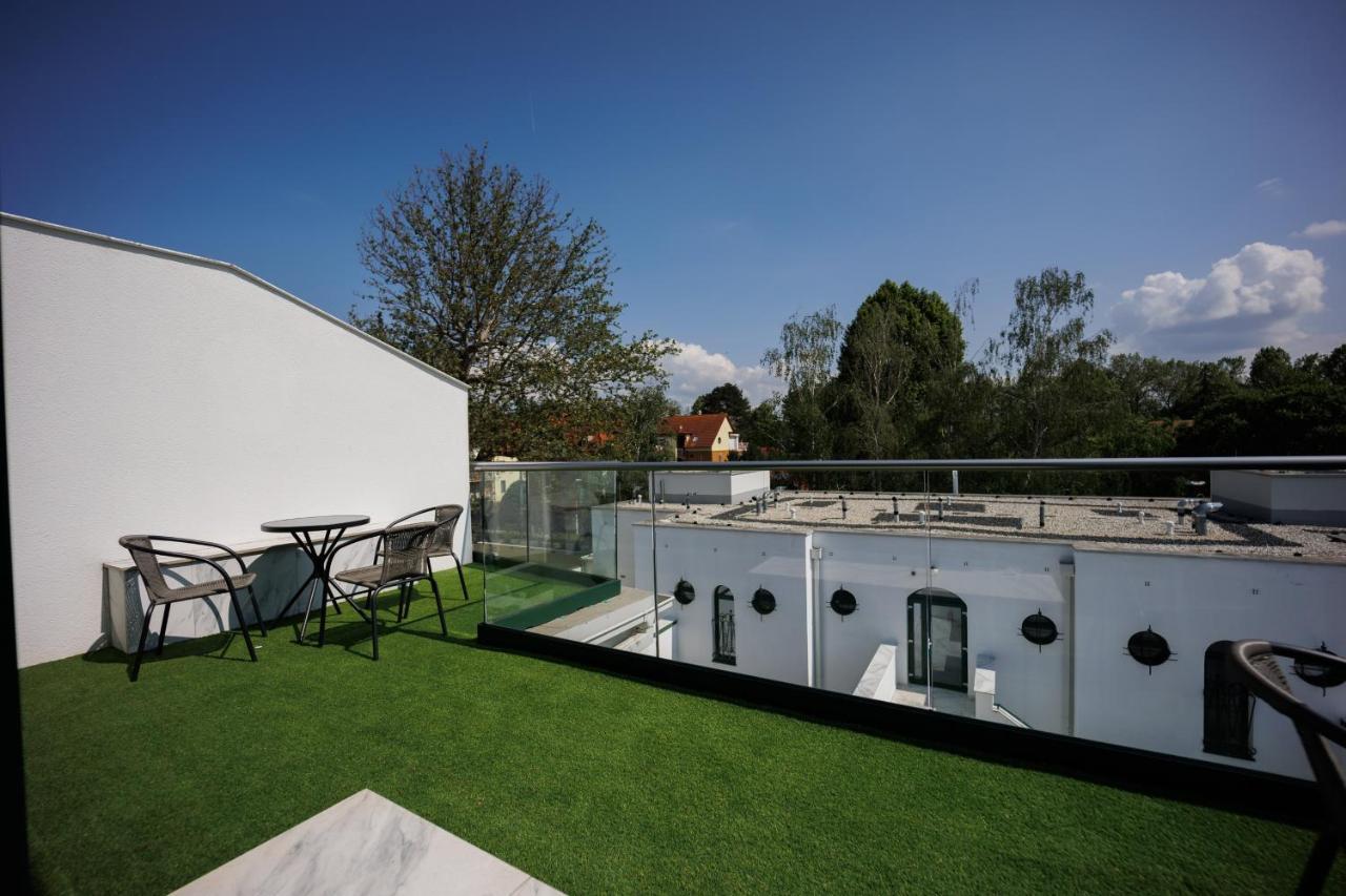 Villa Bauhaus Wellness Apartman 202 Siófok Buitenkant foto