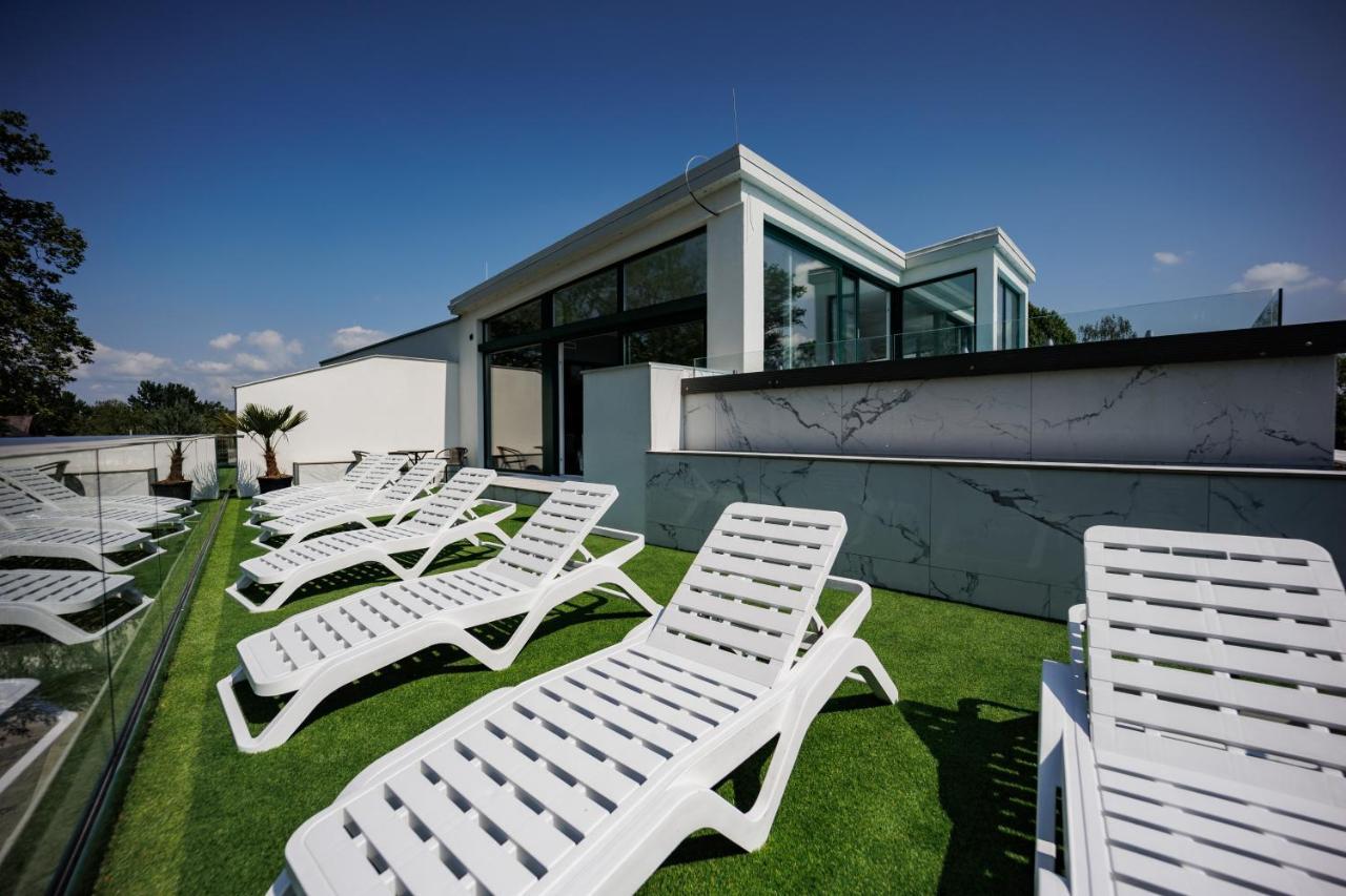 Villa Bauhaus Wellness Apartman 202 Siófok Buitenkant foto