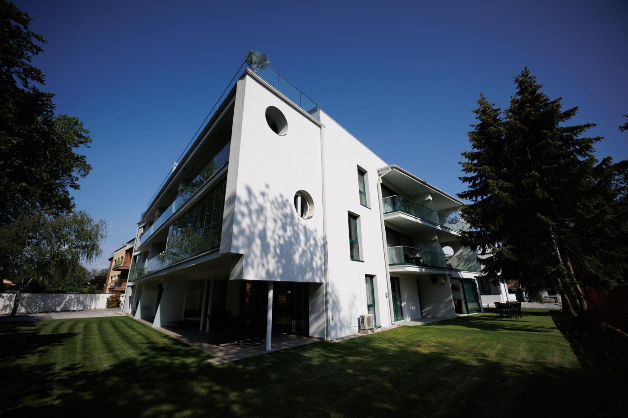 Villa Bauhaus Wellness Apartman 202 Siófok Buitenkant foto